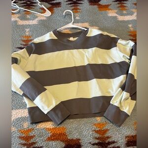 Lululemon crew neck size 4